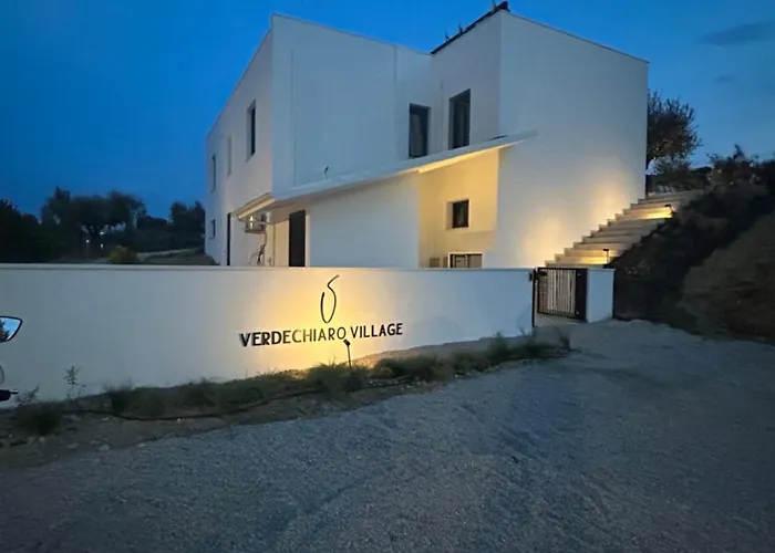 Verdechiaro Village בית הארחה